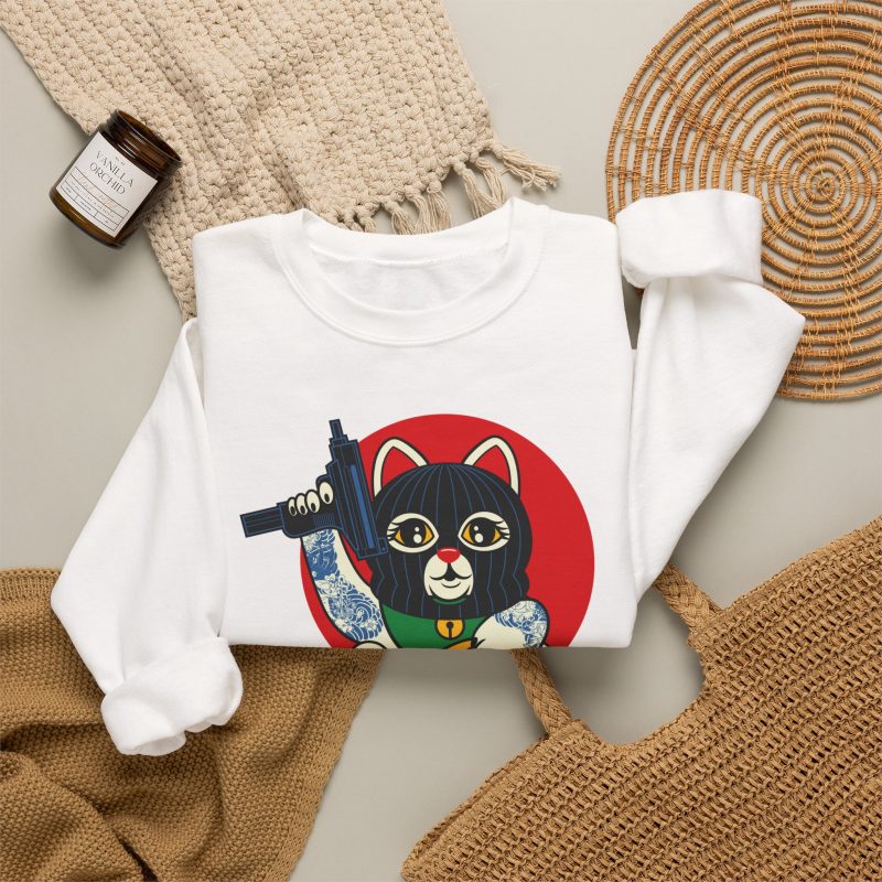 A lucky cat in a black balaclava with blue arm tattoos, a submachine gun, a yellow money bag and a red disc in the front print