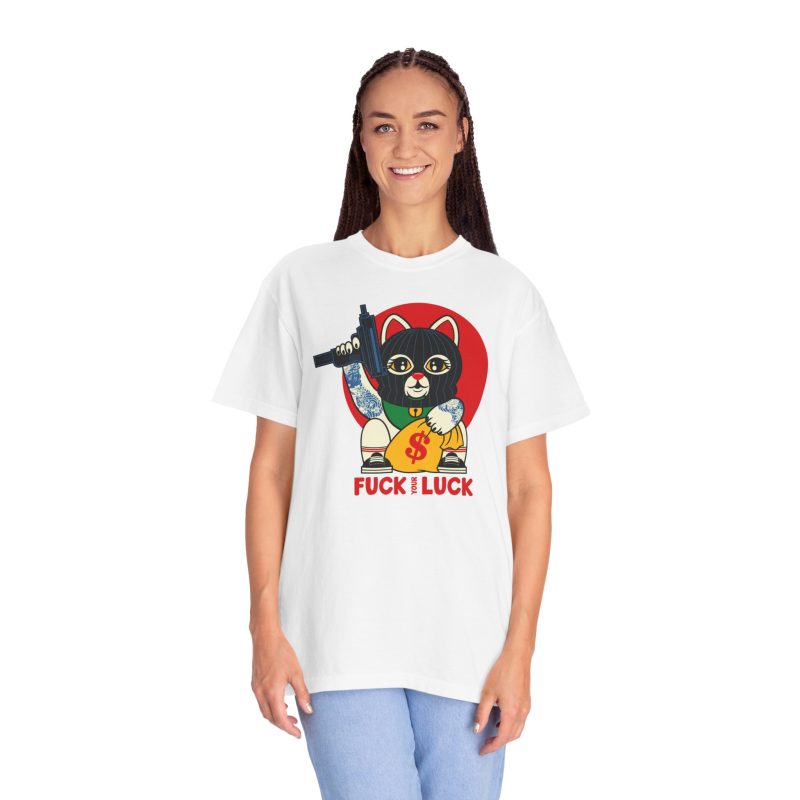 Person wearing a tee with a lucky cat in a black balaclava with blue arm tattoos, a submachine gun, a yellow money bag and a red disc printed on the front