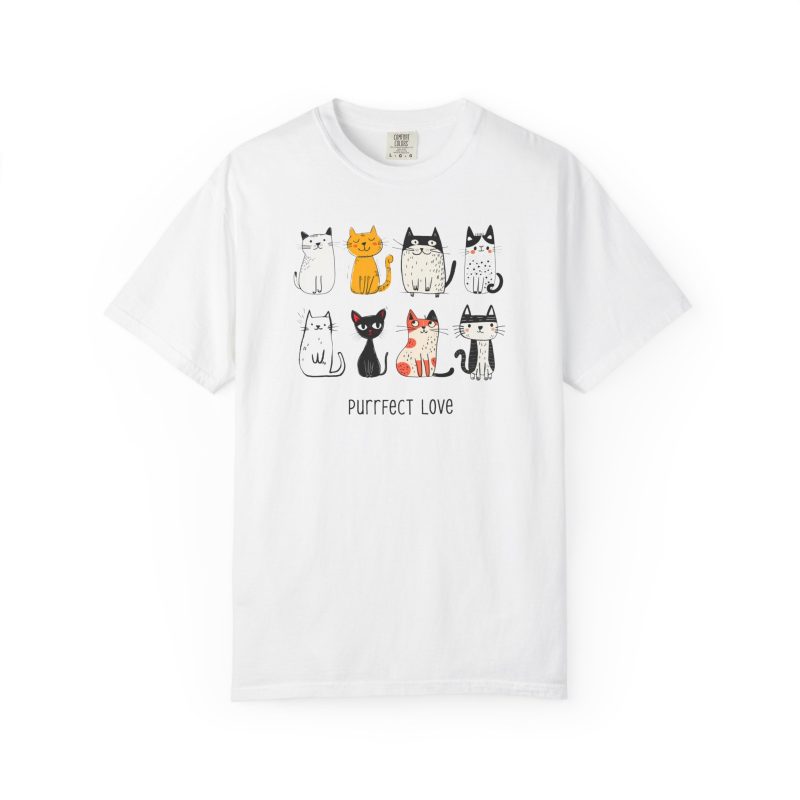 Front of the tee showing eight line-drawn cats in two rows with different expressions and coat patterns