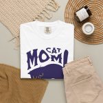 Detail of the navy arched cat and wavy lettering graphic on the tee