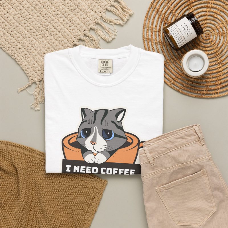 Detail of the gray tabby in an orange coffee cup graphic on the tee